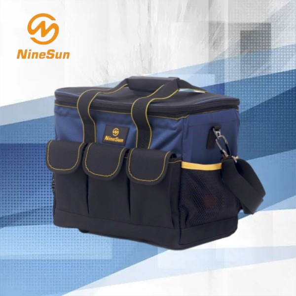 Wichtige Werkzeuge immer griffbereit mit einer großen Werkzeugtasche.