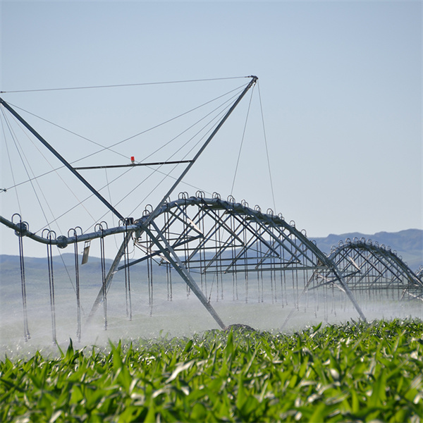 نحوه کارکرد سیستمهای آبیاری محور مرکزی