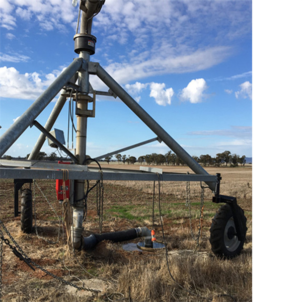 पूरे क्षेत्र की सिंचाई के लिए गोलाकार सिंचाई का उपयोग