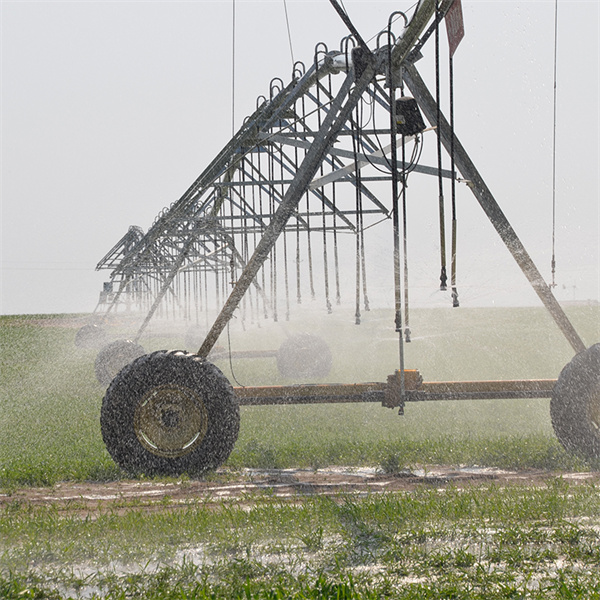 تأثیر زیست محیطی آبیاری محور مرکزی