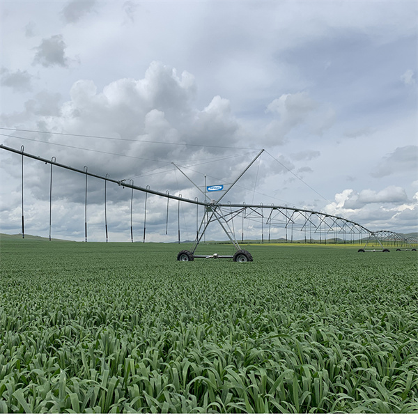 المزايا لأنظمة الري المحوري المدعومة بالطاقة الشمسية