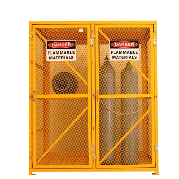 化学物質を保管キャビネットに保存し、ラベルを付けることの重要性。