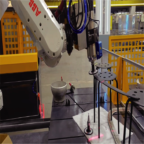 اصطناعی ذہانت والے روبوٹ صنعتیں کیسے بدل رہے ہیں