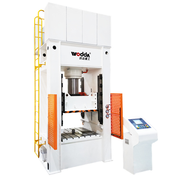 Operação e manutenção de prensas hidráulicas no ambiente de trabalho