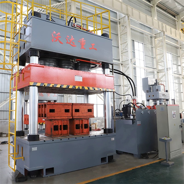 1000-тонний гіdraulicний прес у дії