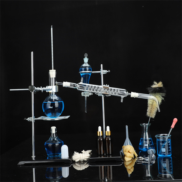 Améliorer l'efficacité et le rendement avec du matériel de distillation simple