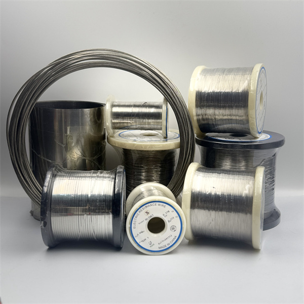 Eficiente alambre plano de níquel-cromo para un control preciso de la temperatura en aplicaciones de calefacción.