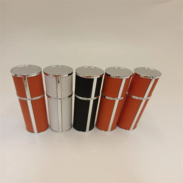 อย่าออกจากบ้านโดยไม่พกน้ำหอมโปรดของคุณด้วยขวดน้ำหอมพกพา