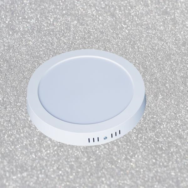 Iluminação com painéis LED embutidos pode ser instalada em qualquer teto com mínimo esforço.