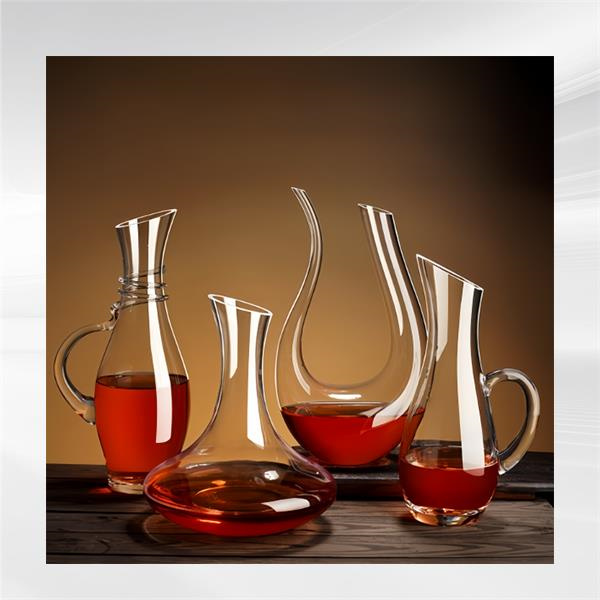 Добавете нотка на луксозност към домашния си бар с персонализирани графин и чаши