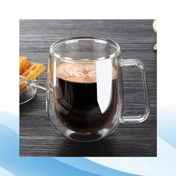 Елегантен и модерен дизайн се съчетава с практичност в двойната стъклена чаша