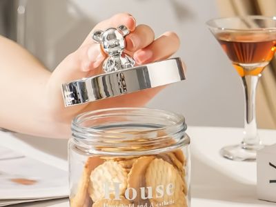 Hand sanitizer bottles: an innovation in mobile hygiene design