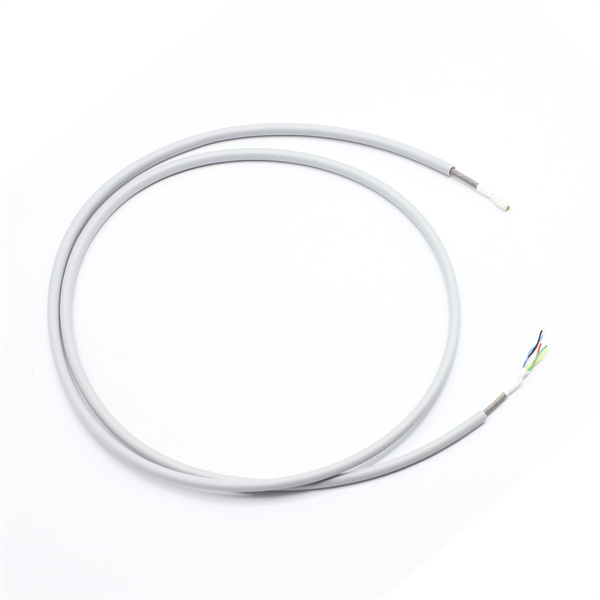 נשאר מסודר ומחובר עם כבל בעל 5 ליבות גמיש בגודל 6 מ