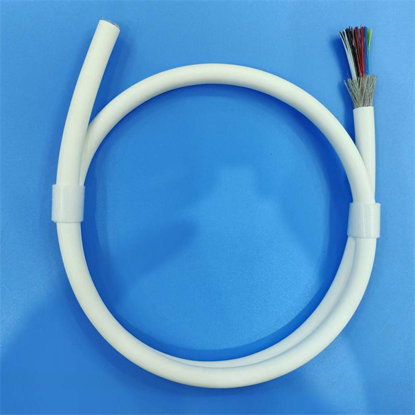 산업 요구에 맞는 적절한 실리콘 동축 케이블 선택하기