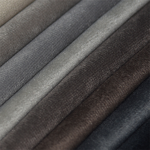 Skab en varm og hyggelig stemning med fløjlædergardiner