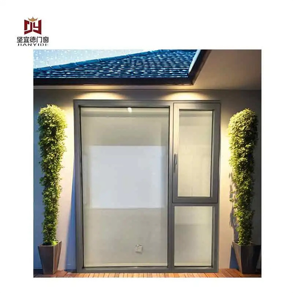 Emeljük föl a térteret a fehér alumínium csuklós ajtókkal