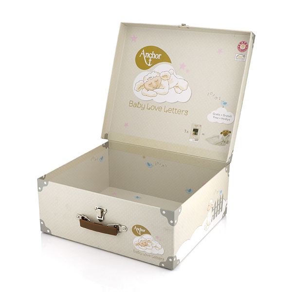 Tailor your present to your loved one's taste with our customisable gift boxes
