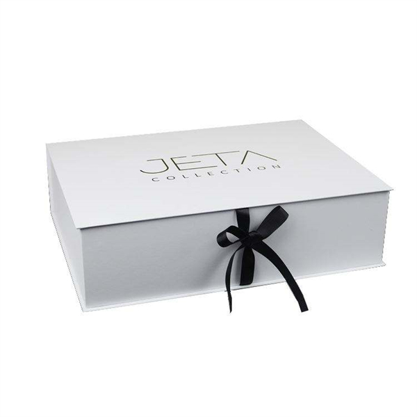 Elevate your gift-giving with this sophisticated and stylish box.
