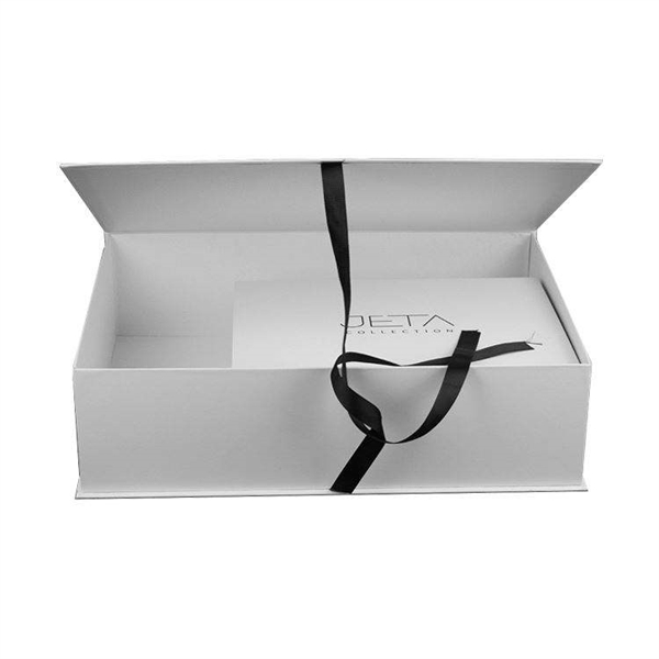 The magnetic closure ensures a quick and easy closure.