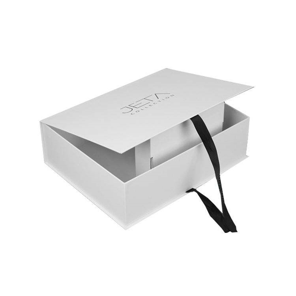With its classic design, this gift box is perfect for any event or celebration.