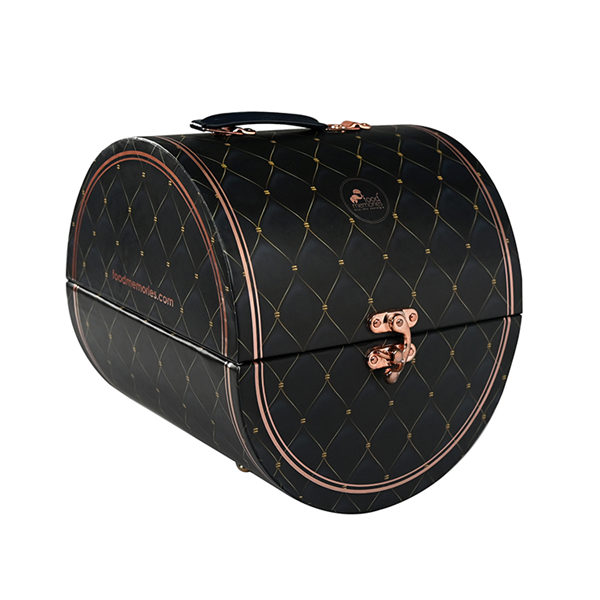 Aġgiżna toċċ ta’ ċarm vintage għall-viagġ tiegħek ma’ valigġa kartuna minn is-sliem