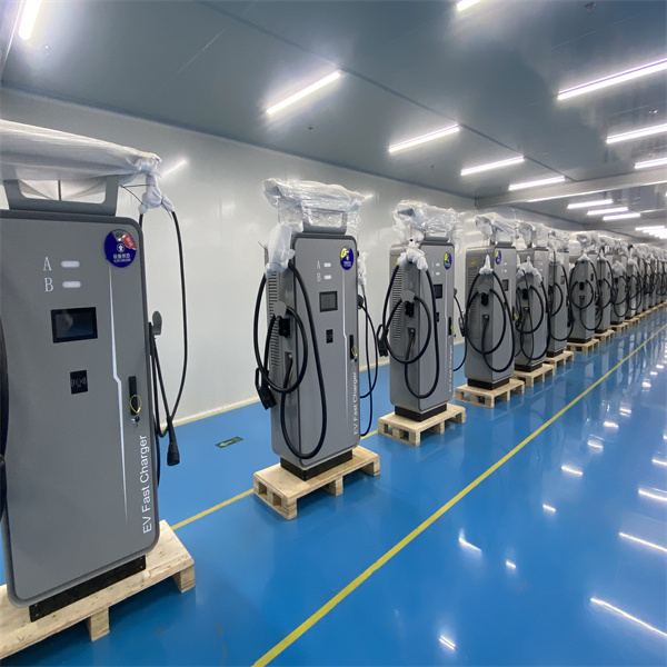 อย่าพลาดสายสำคัญหรือทิศทาง GPS กับเครื่องชาร์จรถสำหรับฉุกเฉินที่น่าเชื่อถือของเรา