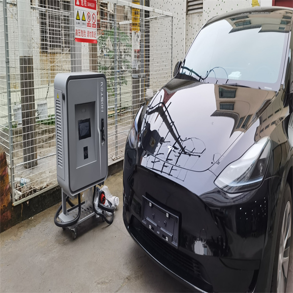 شحّن أجهزتك المتعددة في نفس الوقت باستخدام شاحن السيارة