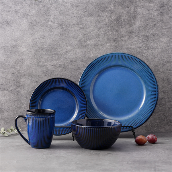 دکوراسیون میز خود را با سرویس غذاخوری سرامیکی مدرن بهبود دهید.