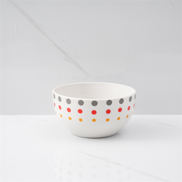 Podnieś poziom swojego doświadczenia kulinarnego dzięki pięknej ceramicznej misce na makaron