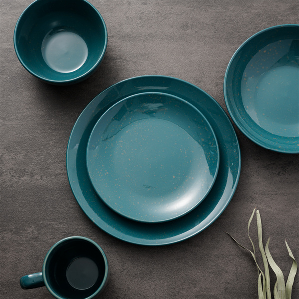 Upptäck charmön hos ett vintage-porslinsbordsservis