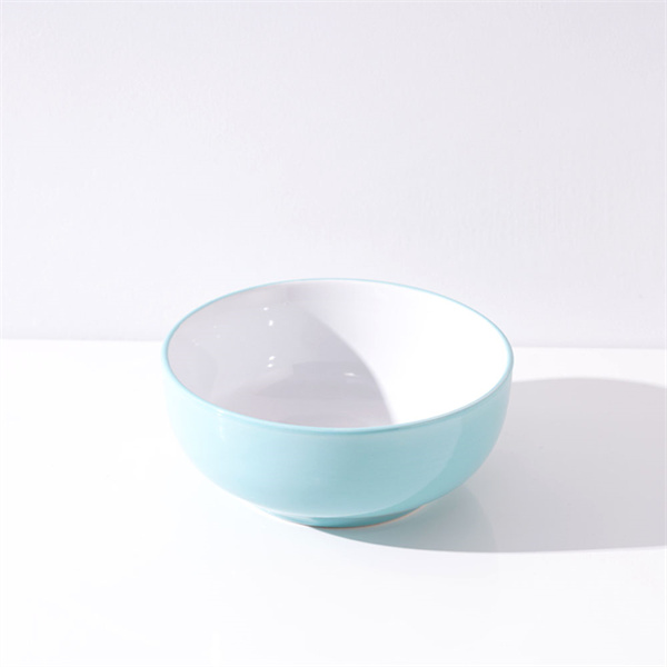 Mavi seramik kaseye olan cazibe