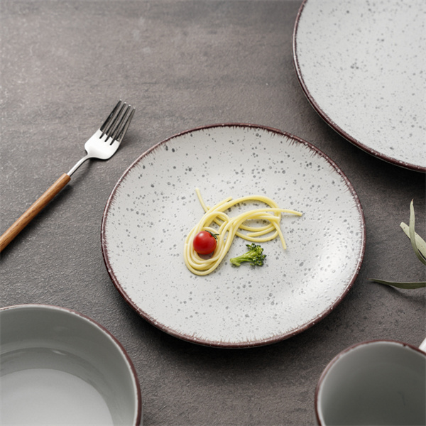 Förhöj din bordsdekoration med ett vintage-porslinsbordsservis