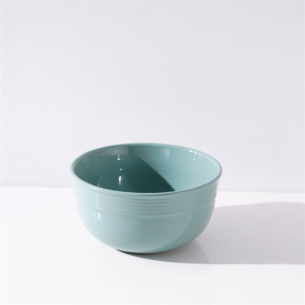 Her yemek için vazgeçilmez mavi seramik kase