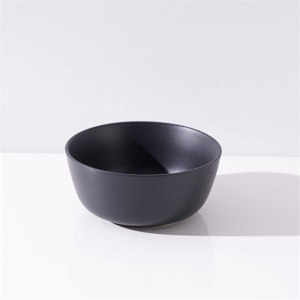 Ručně vyráběné černé keramické misky pro vaši domácnost