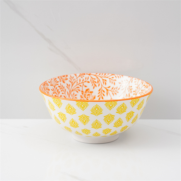 Serwuj odrobinę elegancji przy użyciu ręcznie robionej ceramicznej miski na makaron