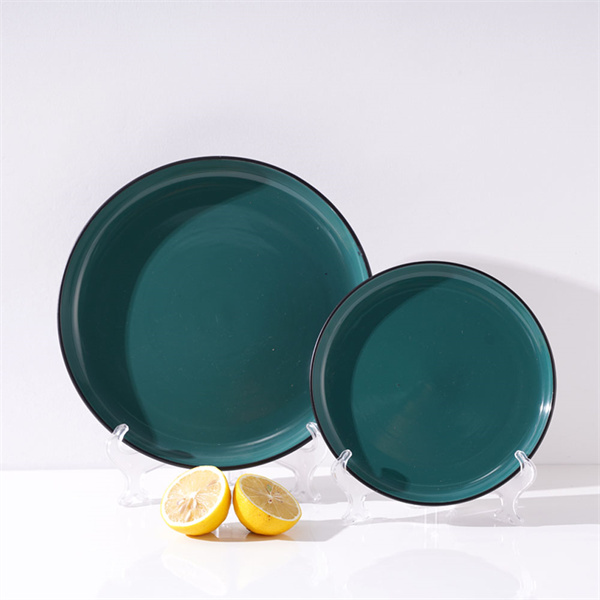 洗練されたセラミックプレートセットで、テーブルにエレガントな印象を添えてください