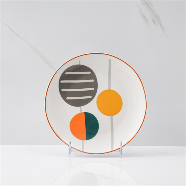 Βελτιώστε τη διακόσμηση της τραπεζαρίας σας με ένα πολύχρηστο πιάτο σερβιρίσματος από χοντρό κεραμικό