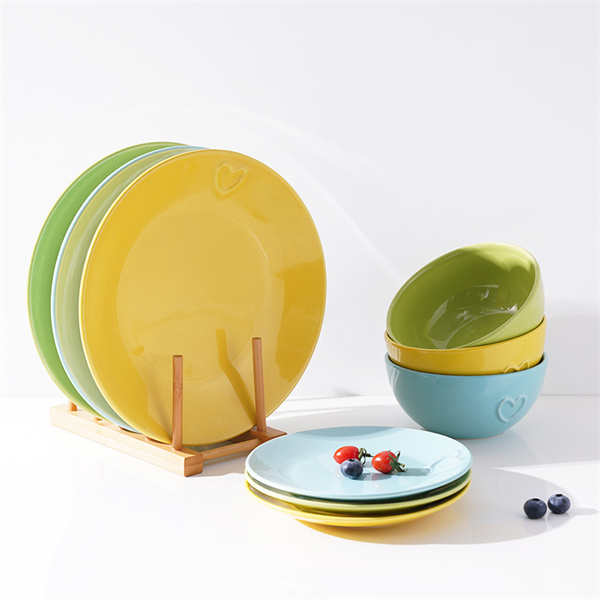 Poenostavite čas obeda z udobnimi krožniki s posodico