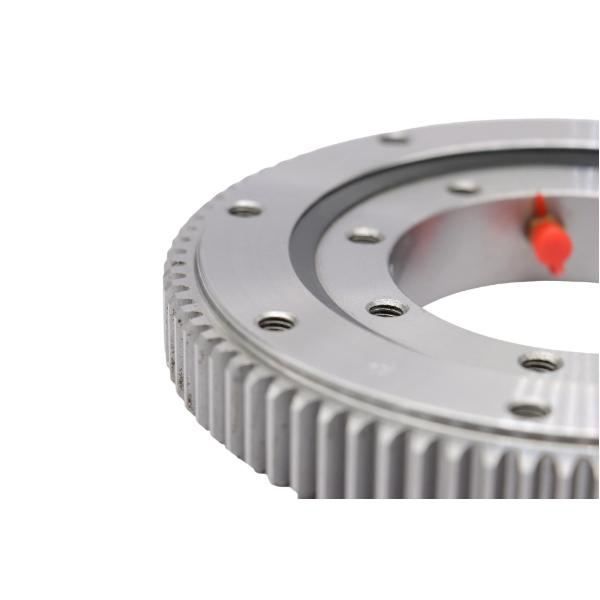 Comment les petits roulements tournants révolutionnent les machines industrielles