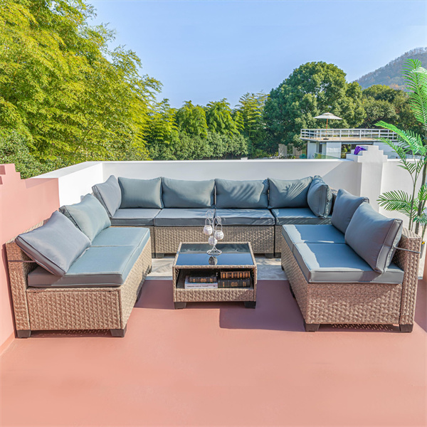 Mejora la Decoración de tu Terraza con un Sofá de Ratán Modular Estiloso