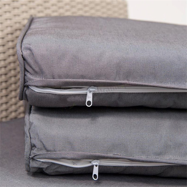 Απολαύστε συνταγμένη διατροφή εξωτερικά με εύνοια και στυλ με ένα τραπέζι για συνταγμένη διατροφή από καλαμοειδές