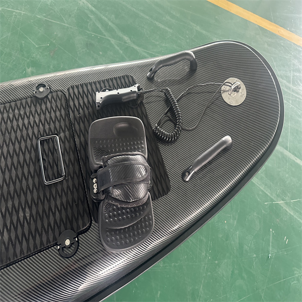 Συμμετάσχετε στην αυξανόμενη κοινότητα των jet surfers και διαβροχή τα όρια των ακραίων αθλημάτων νερού με μια jet fly surfboard