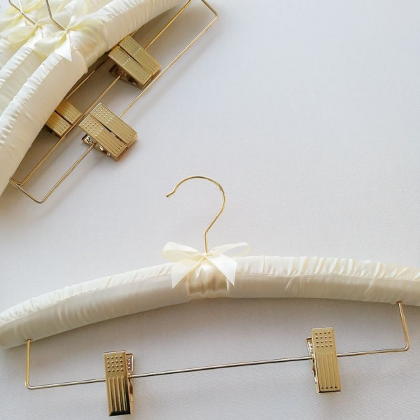 גןו על בגדיכם הדליקים עם תליות שזיף רכות