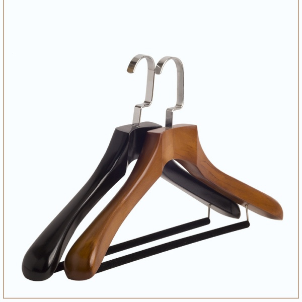 Lisää eleganssi vaatesäilytykseesi luxuspuuhankereilla