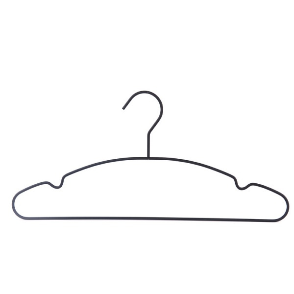 Поздравите се са грозним реквизима за сушење са вешачима за тканине на балкону