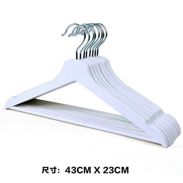 लकड़ी के कोट हैंगर