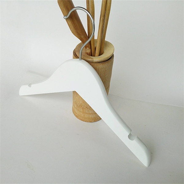 Veredle dein Kindes Garderobe mit kleinen, platzsparenden Bügeln