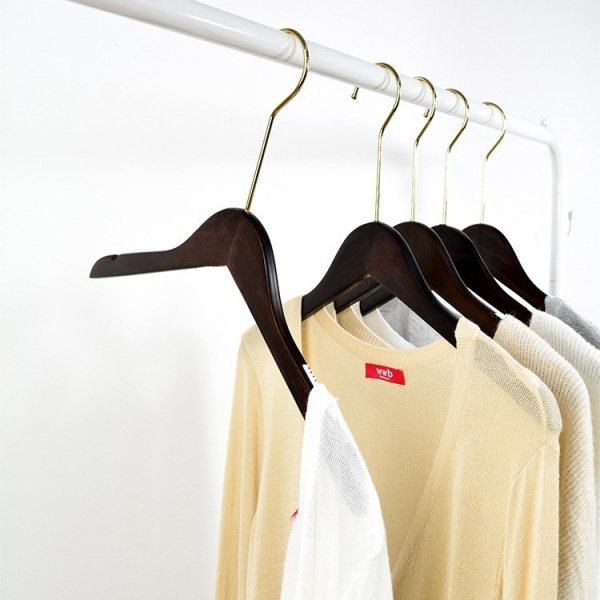 Entdecke die perfekte Lösung zum Aufhängen deiner Kleidung mit Target Coat Hangers