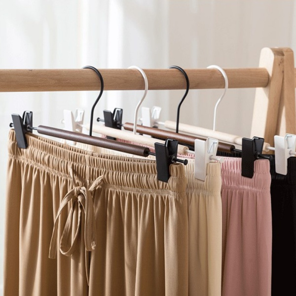 Säg farväl till klara klaffrum med platsbesparande metallbyxorhängare