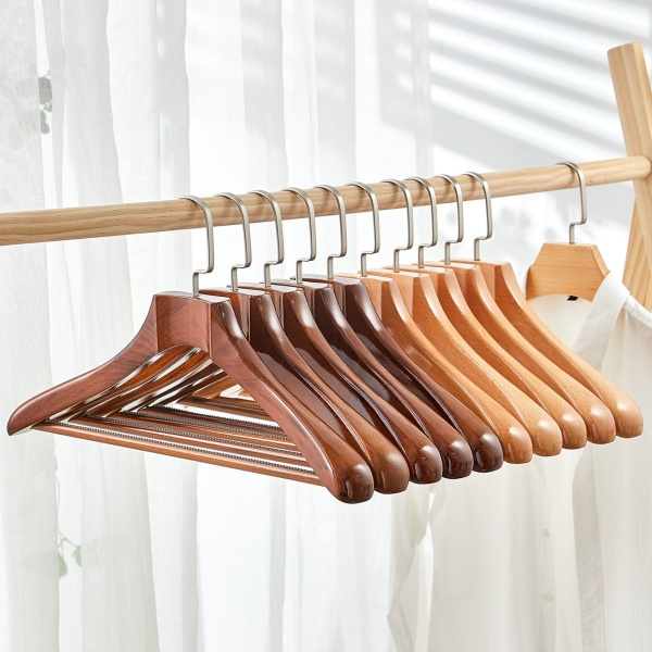 Sagen Sie Abschied von Fältchen und Falten – Investieren Sie in robuste Anzughänger